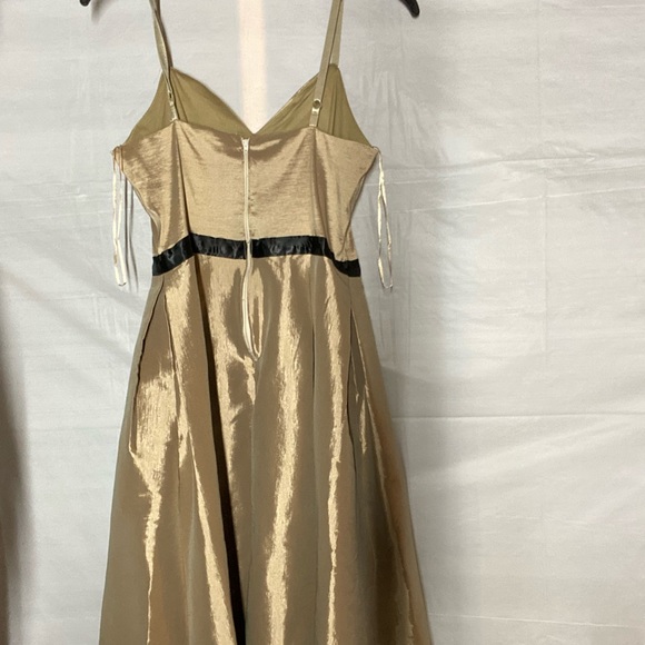 Gold long dress - Picture 2 of 2